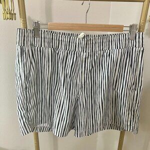 Old Navy Active striped shorts Medium